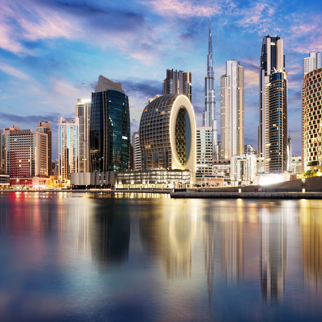 رحلة من مدينة أبوظبي إلى مدينة دبي