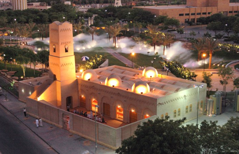 مسجد الملك عبد العزيز في مركز الملك عبد العزيز التاريخي