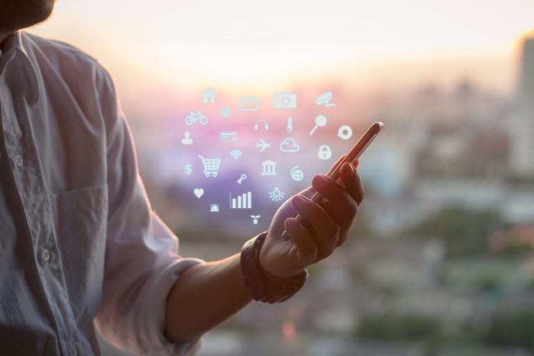 أهم تطبيقات الجوال المستخدمة خلال زيارتك لمدينة باريس