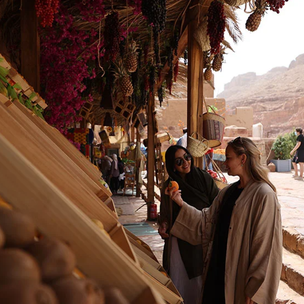 أهم المولات ومراكز التسوق في مدينة العلا