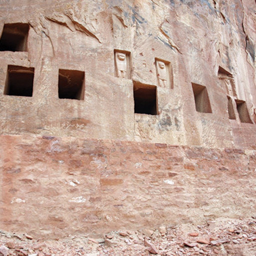 الخريبة “مقابر الأسود” و “محلب الناقة