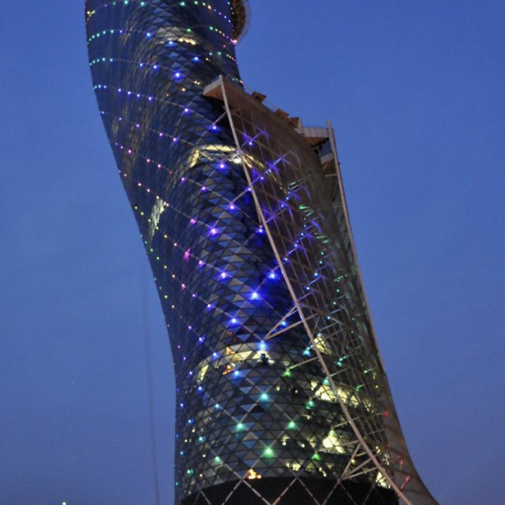 برج أبو ظبي المائل4