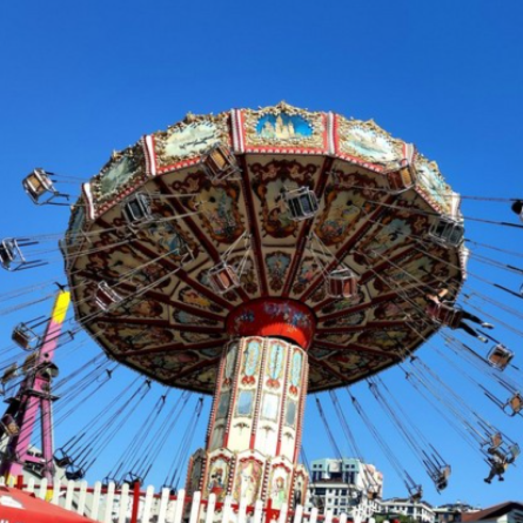 ملاهي بوستانجي لونا بارك