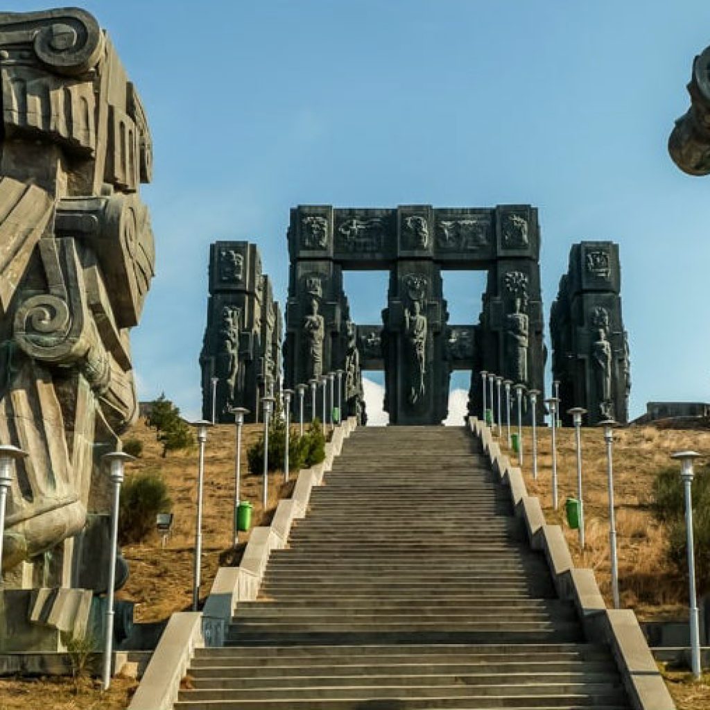 نصب ستونهنج تبليسي 5