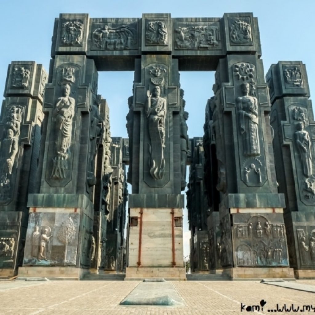 نصب ستونهنج تبليسي 4