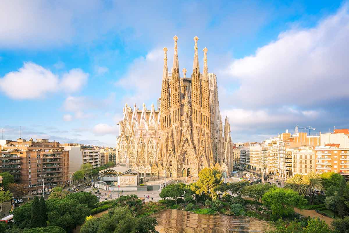 أهم المعالم السياحية التاريخية في مدينة برشلونة