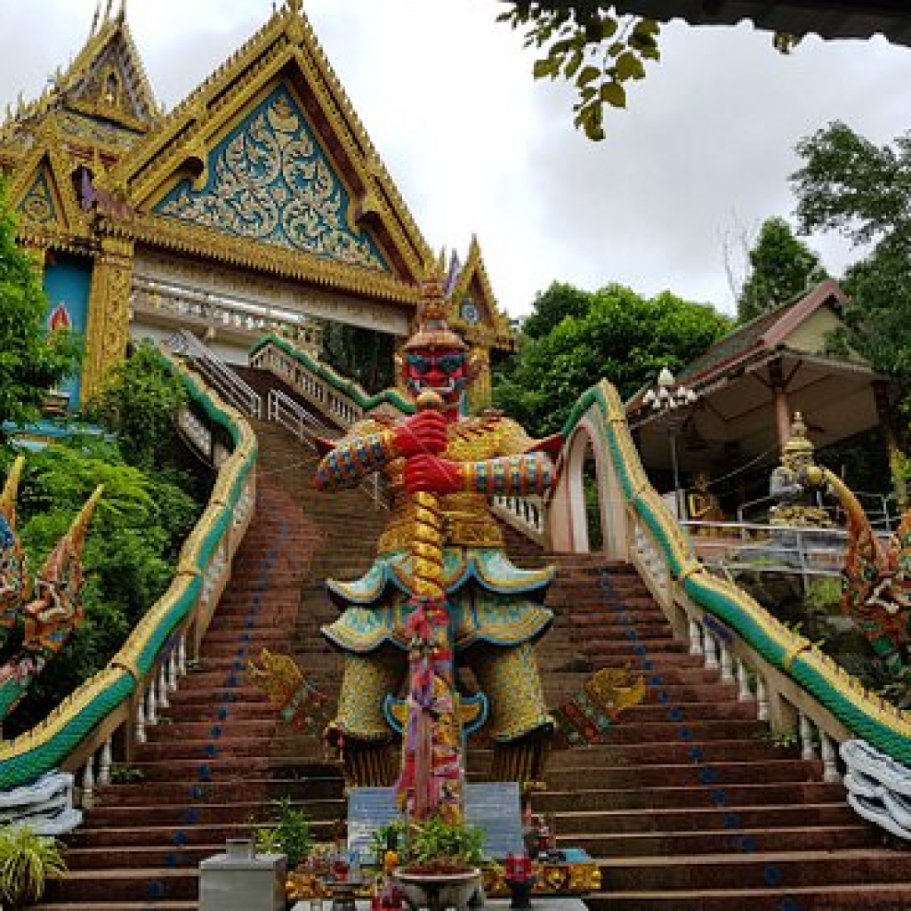 أهم المعالم السياحية الدينية في جزيرة فوكيت