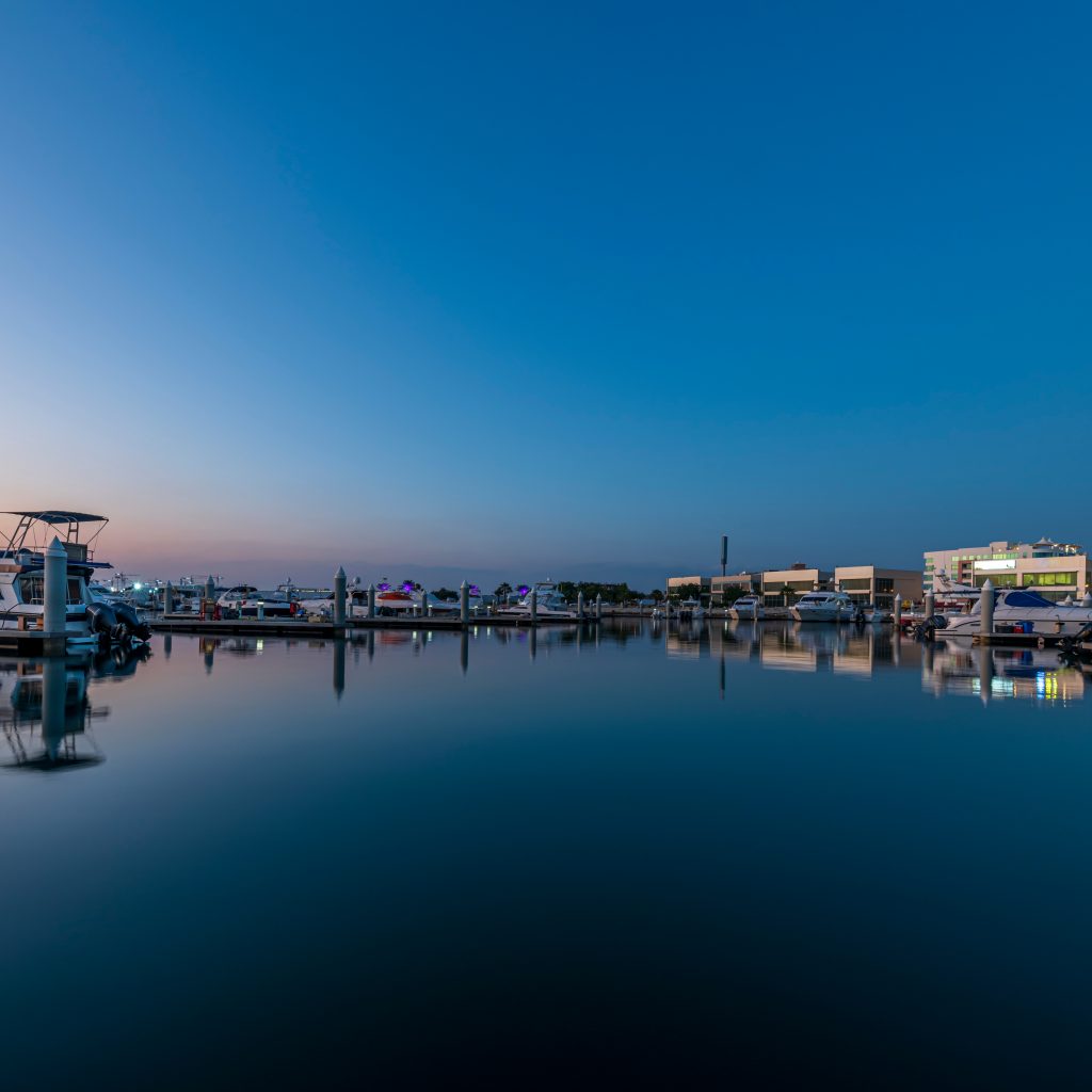 جولة بحرية إلى جزر أمواج