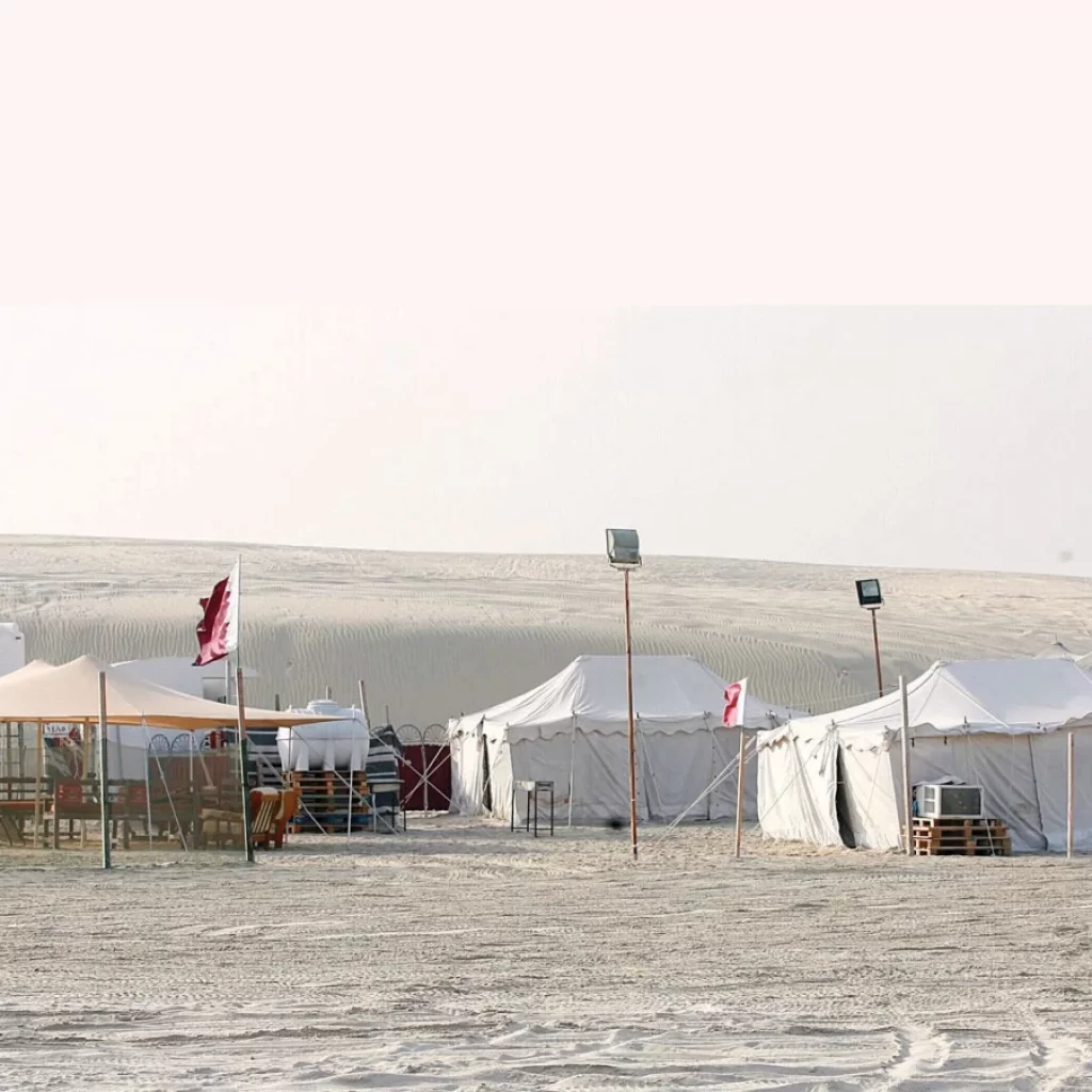 التخييم في شاطئ الدخان1