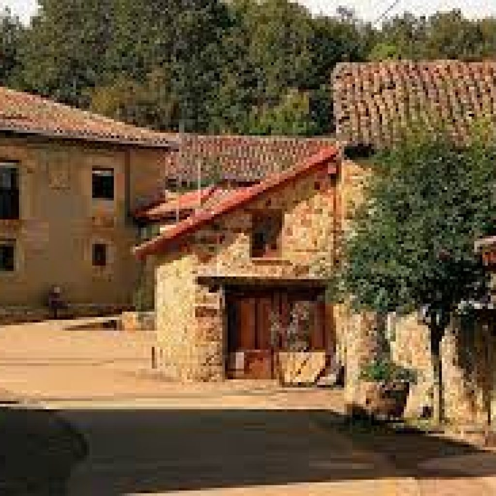 القرية الاسبانية