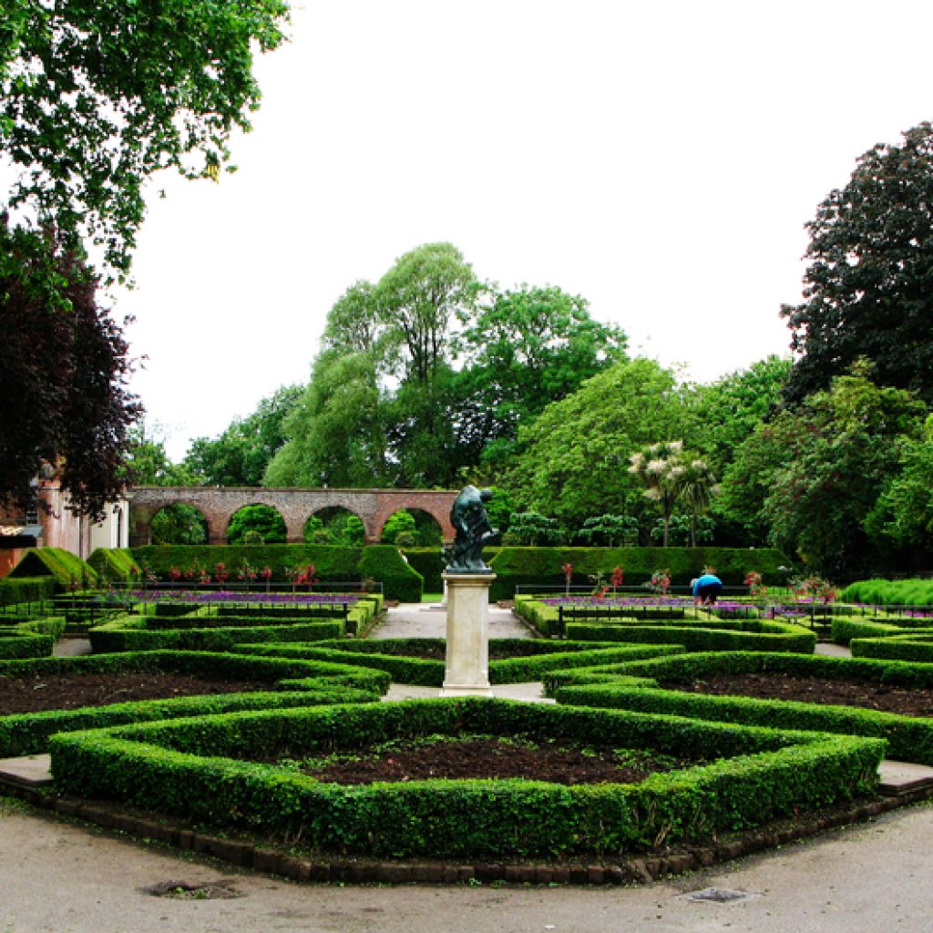 حديقة هولاند بارك