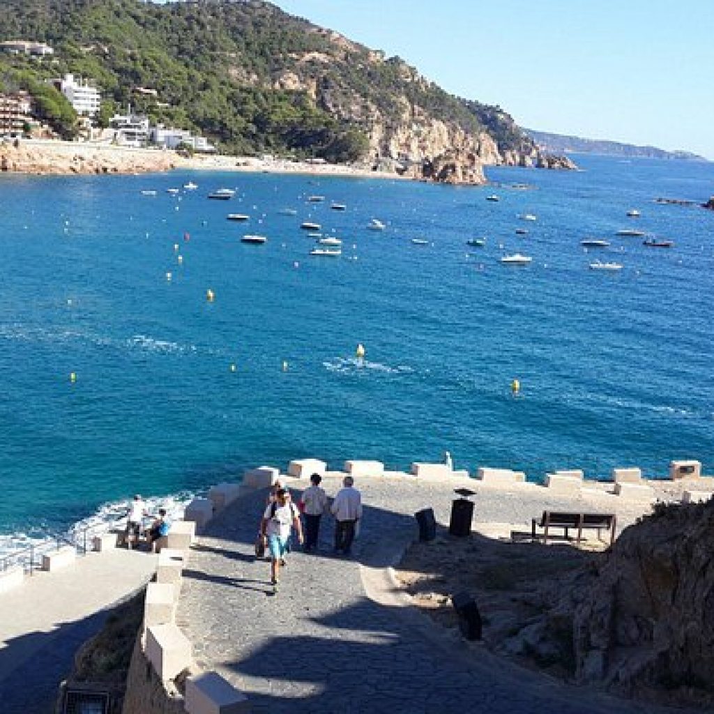 رحلة من مدينة برشلونة إلى مدينة كوستا برافا