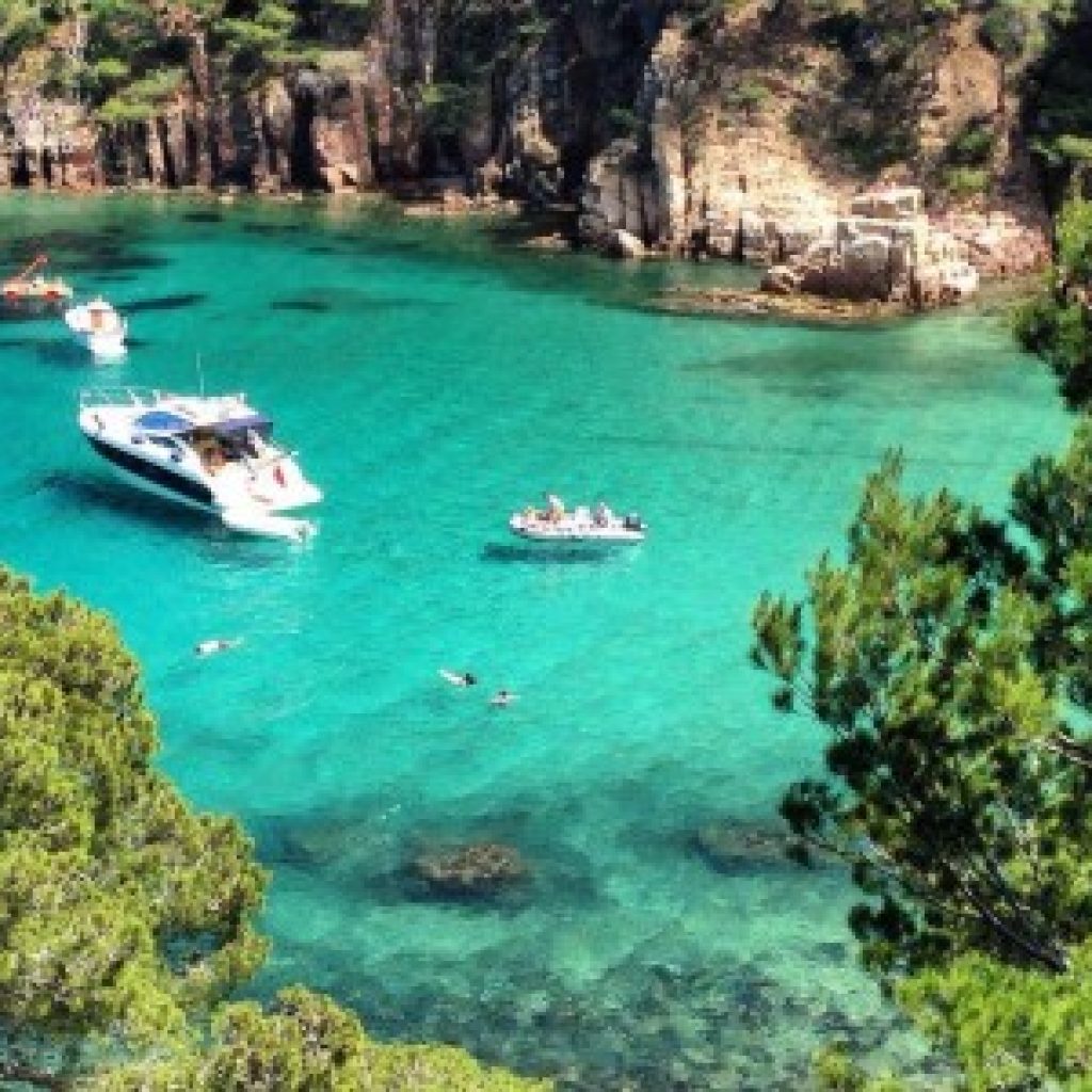 رحلة من مدينة برشلونة إلى مدينة كوستا برافا