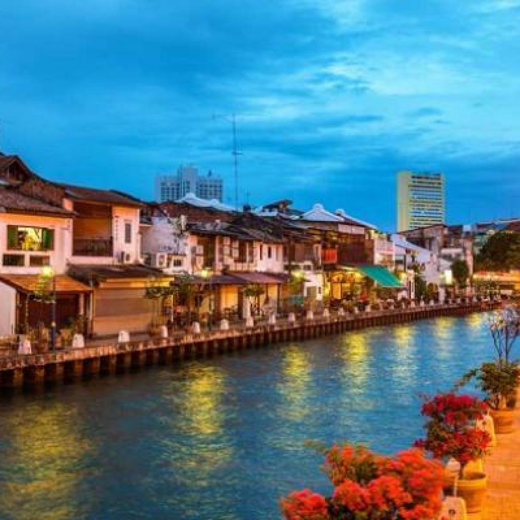 رحلة من مدينة برشلونة إلى مدينة ملقا