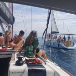 رحلة بحرية بالقارب