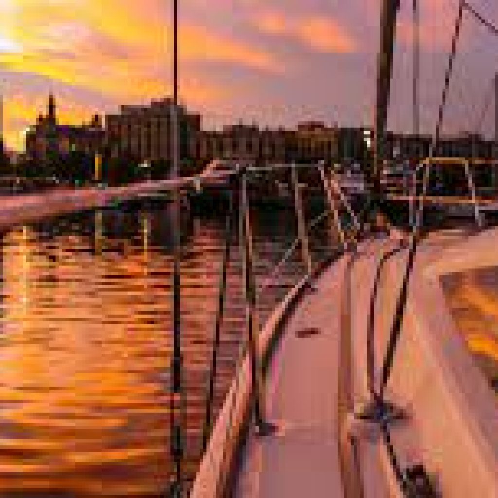 رحلة بحرية بالقارب