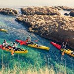 رحلة بحرية بالقارب