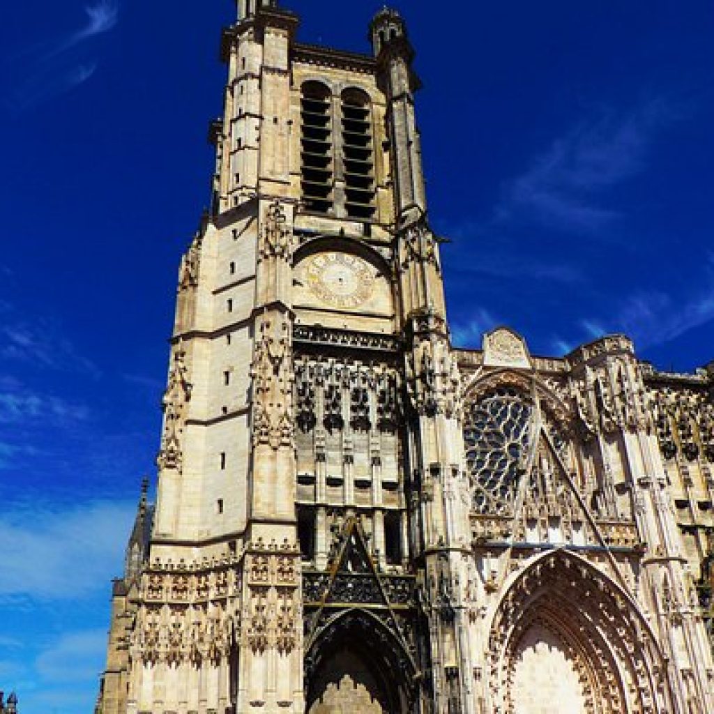 رحلة من مدينة باريس إلى مدينة تروا2