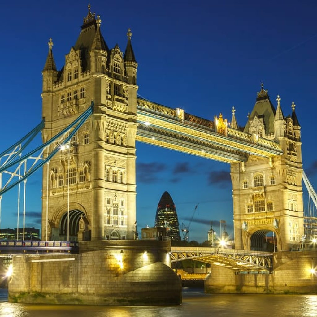 رحلة من مدينة لندن إلي مدينة ليفربول