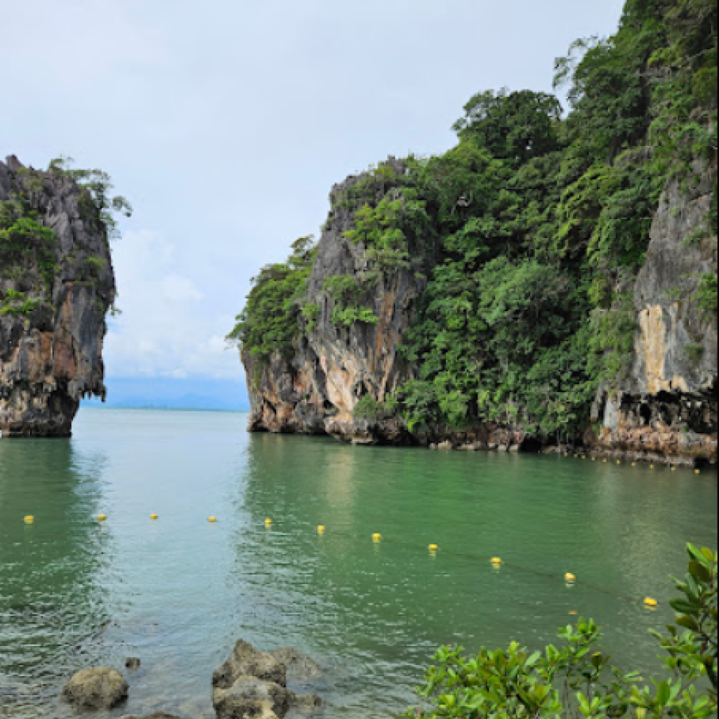 رحلة من مدينة فوكيت إلى مدينة جزيرة جيمس بوند