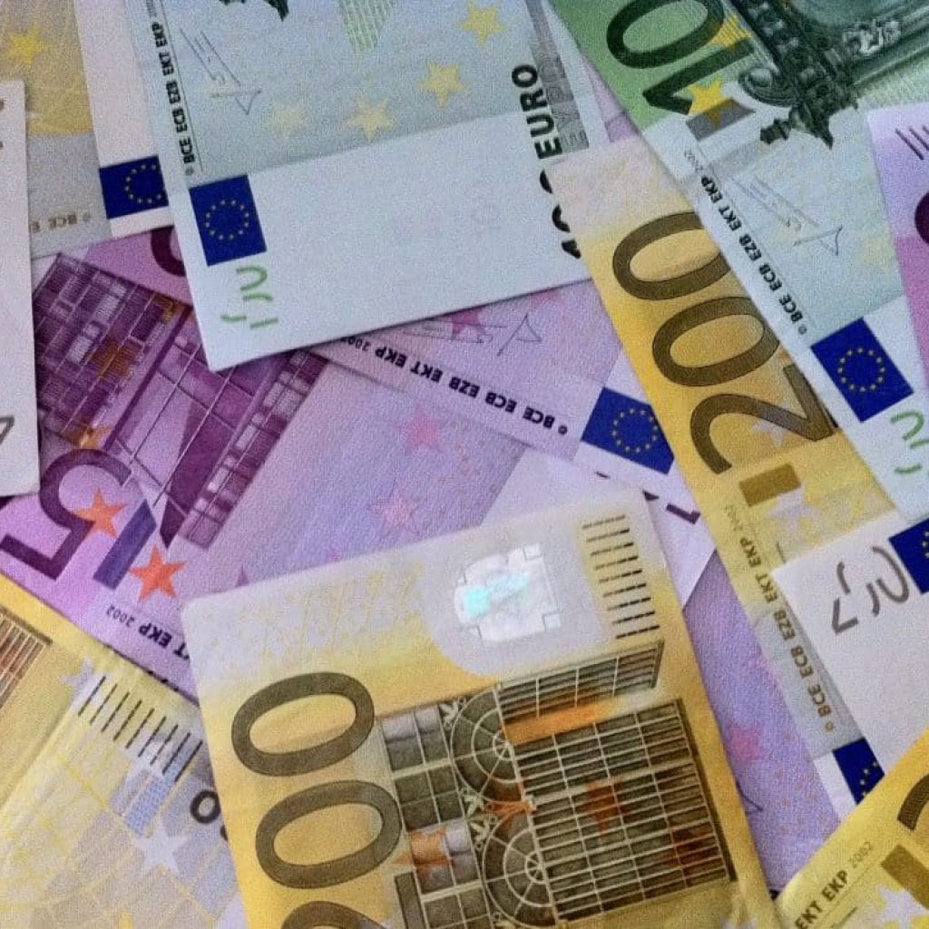 أهم المعلومات عن عملة دولة اسبانيا