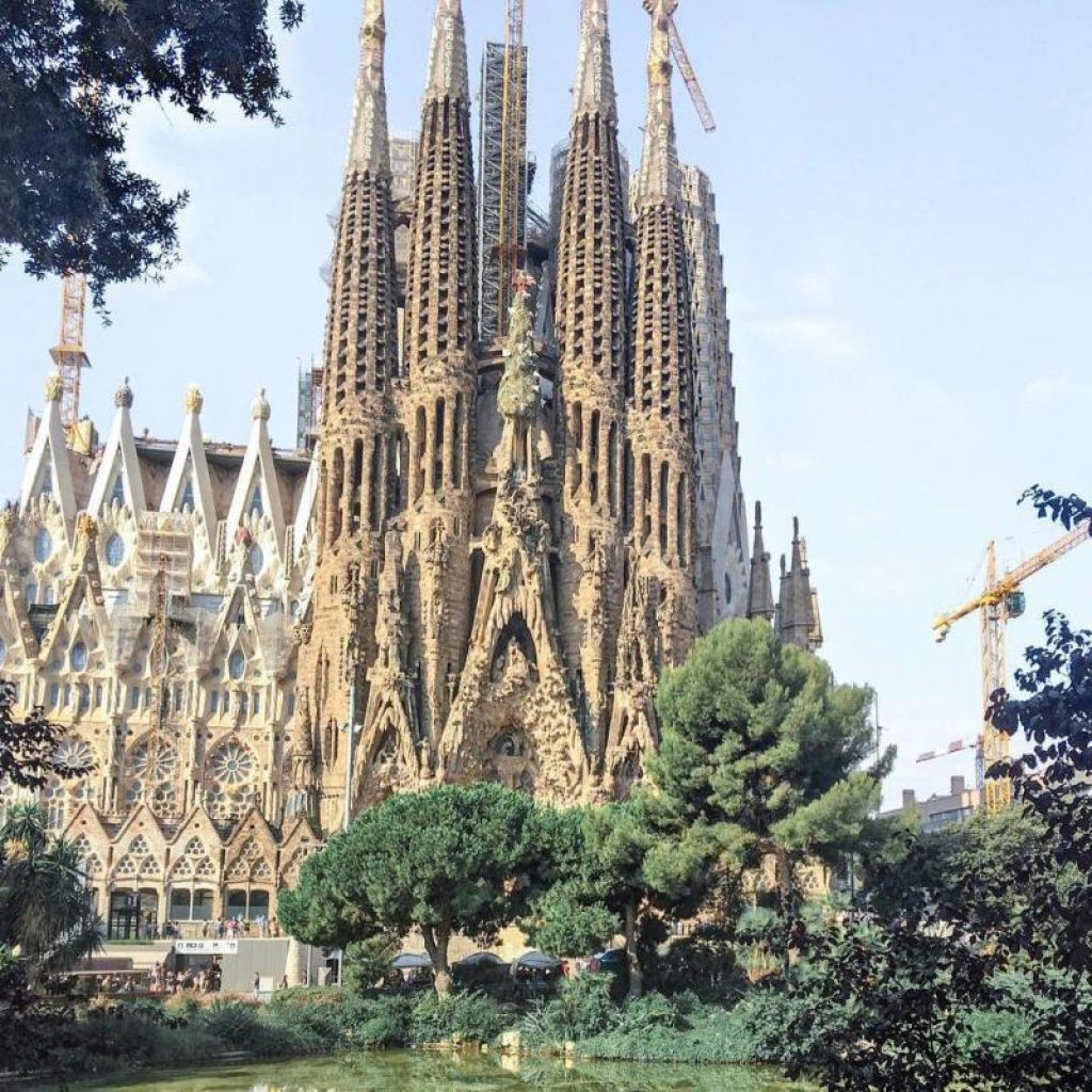 كنيسة ساغرادا فاميليا