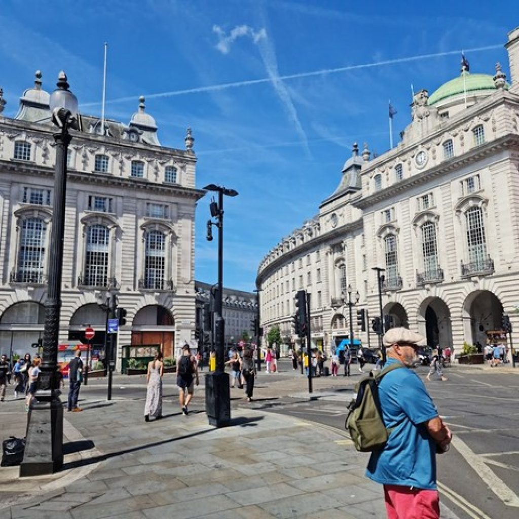 ميدان بيكاديللي4