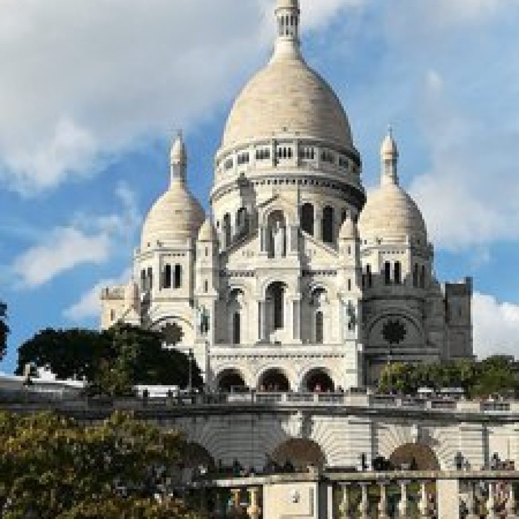 ميدان لويز ميشيل4