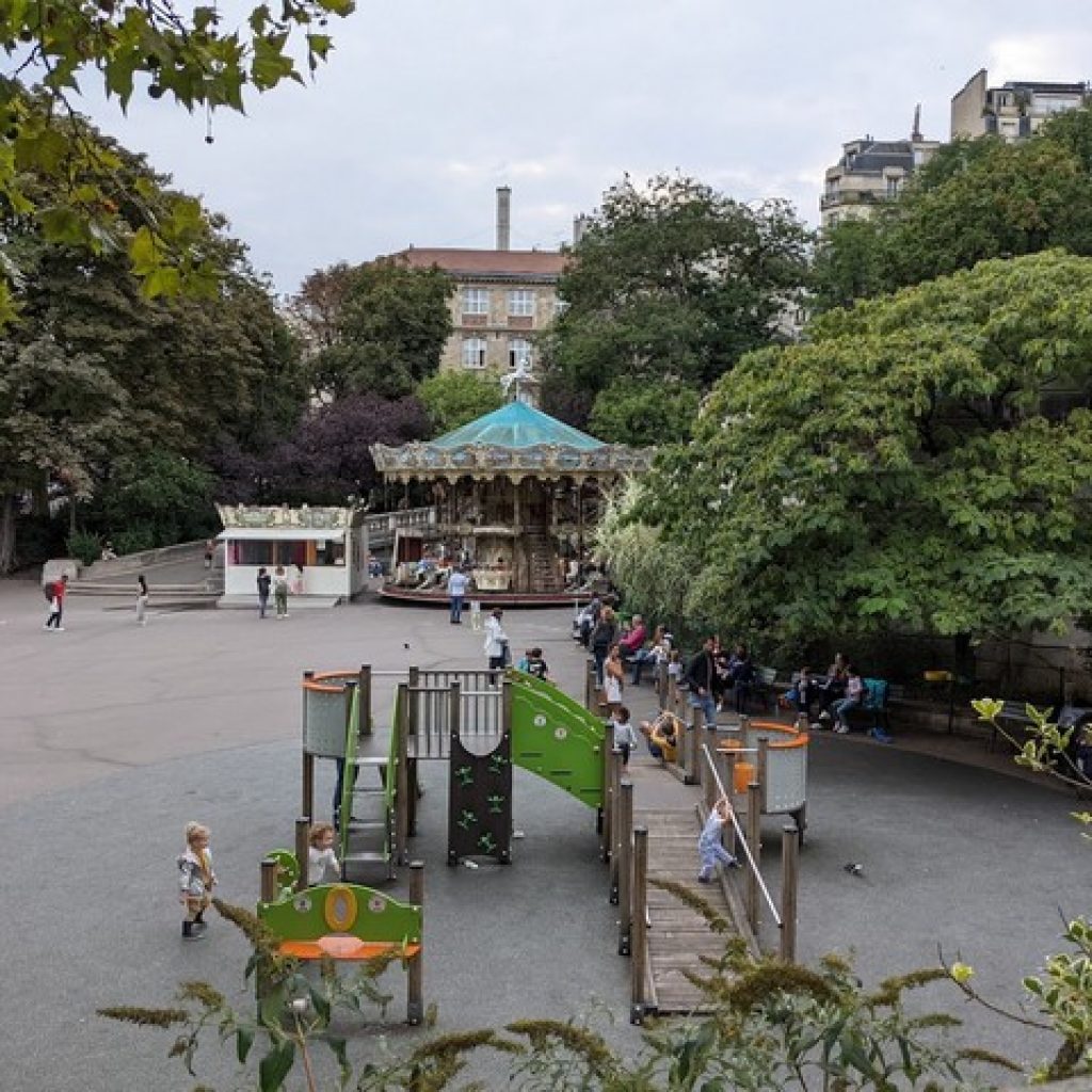 ميدان لويز ميشيل6