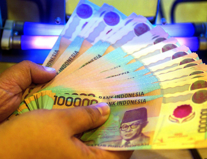 العملة في إندونيسيا