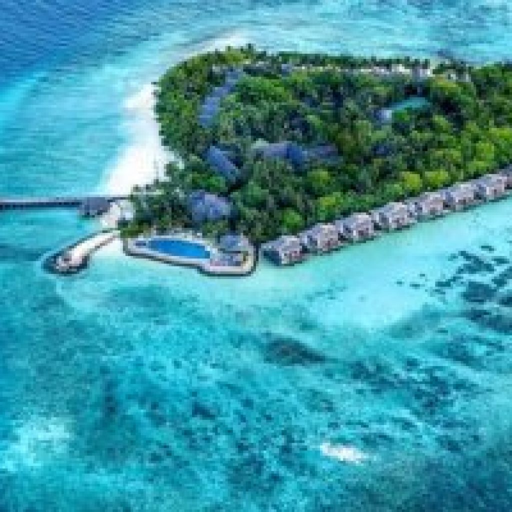 رحلة من جزر المالديف إلى جزيرة فافو أتول