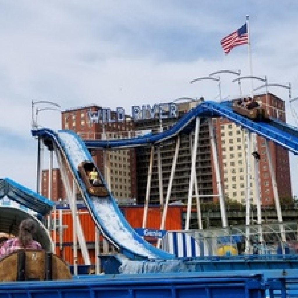 ملاهي لونا بارك