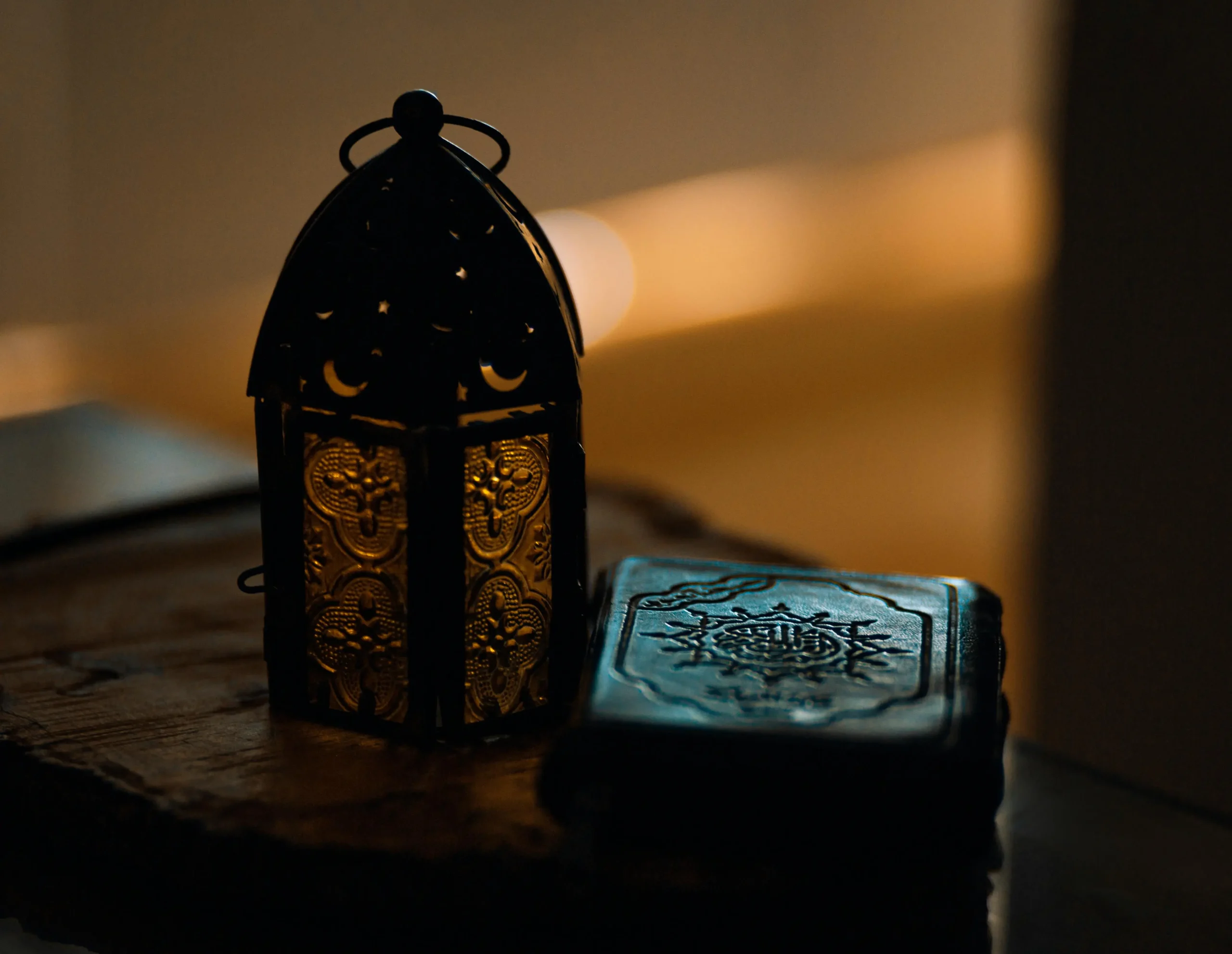 فانوس رمضان والمصحف الكريم